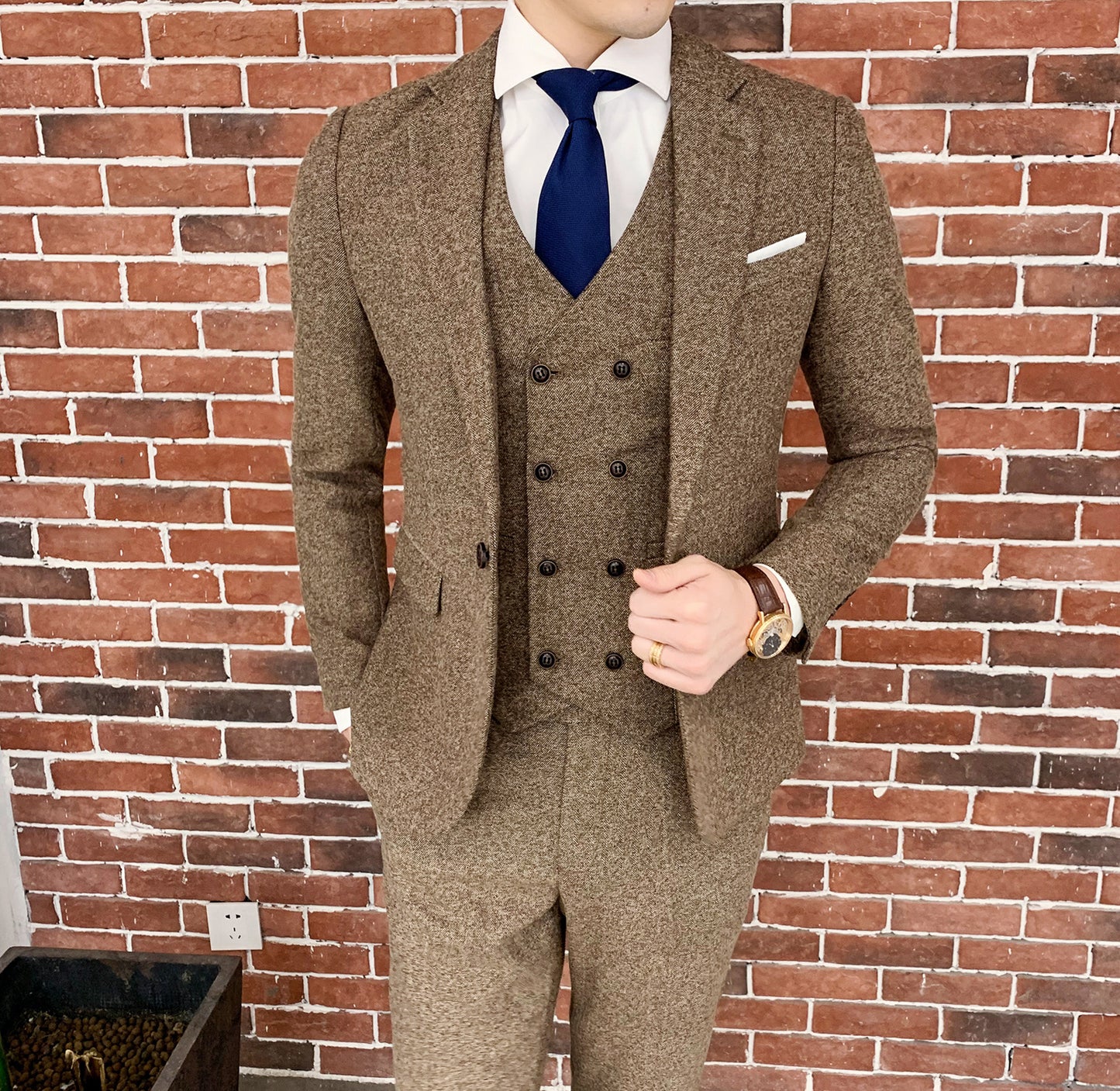 Men's Extravagant 3 piece suit, Very manly looking